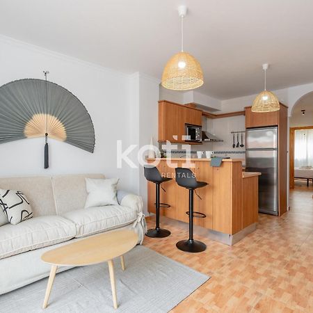 Koti Rentals - Sandy Beach Apartment Фуенхірола Екстер'єр фото