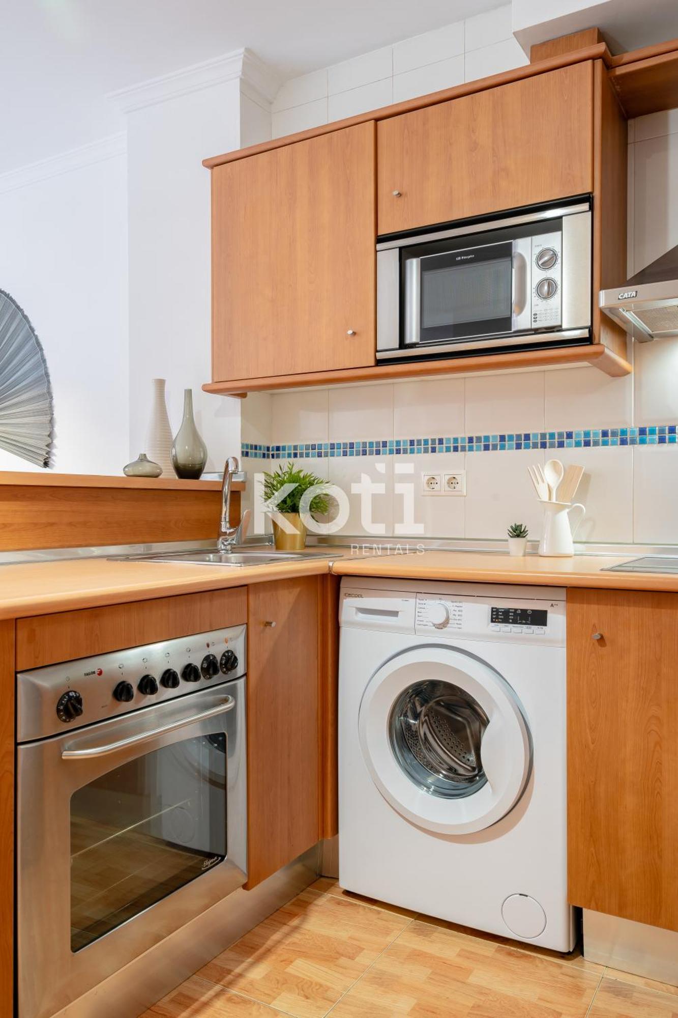 Koti Rentals - Sandy Beach Apartment Фуенхірола Екстер'єр фото