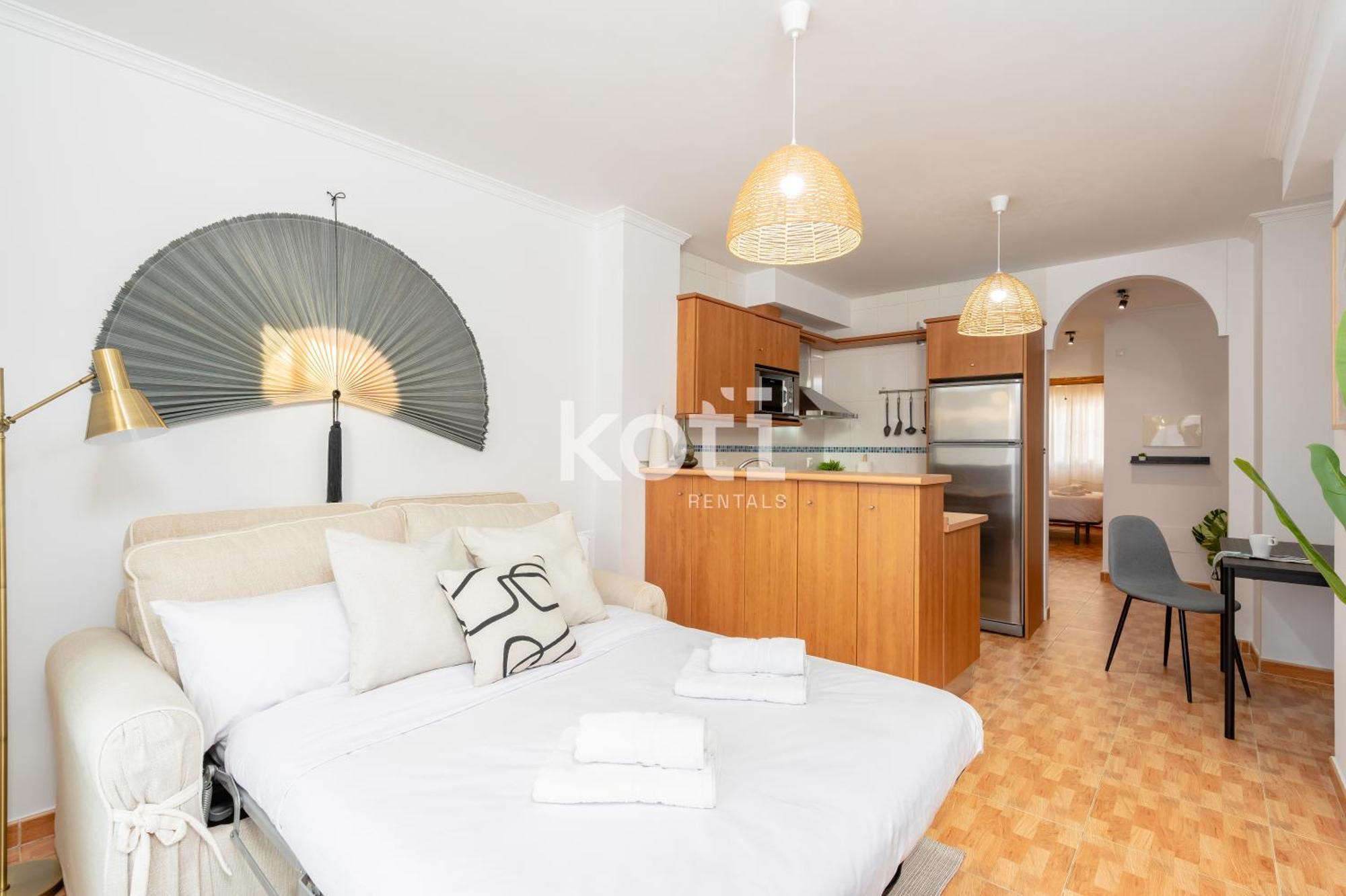 Koti Rentals - Sandy Beach Apartment Фуенхірола Екстер'єр фото